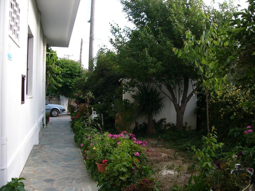 Oasis Studios Palaiochora Exterior photo