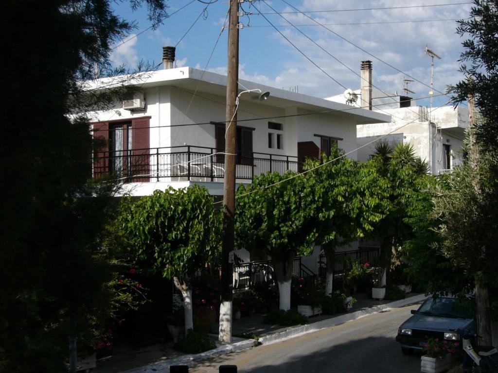 Oasis Studios Palaiochora Exterior photo