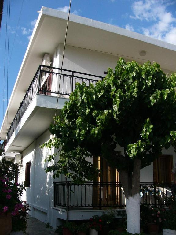 Oasis Studios Palaiochora Exterior photo